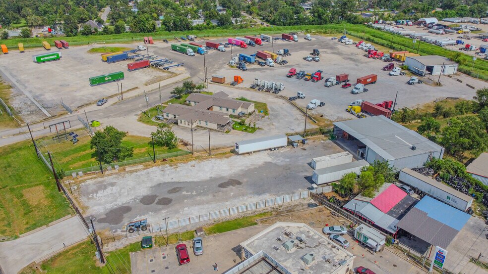 More Photos Of 12530 Beaumont Hwy, Houston Light Distribution For Sale