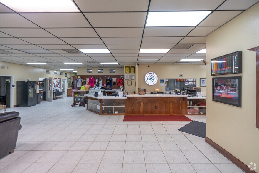 More Photos Of 7770 Spencer Hwy, Pasadena Light Distribution For Sale