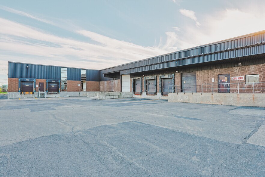 More Photos Of 1280 Rue Nobel, Boucherville Manufacturing For Lease