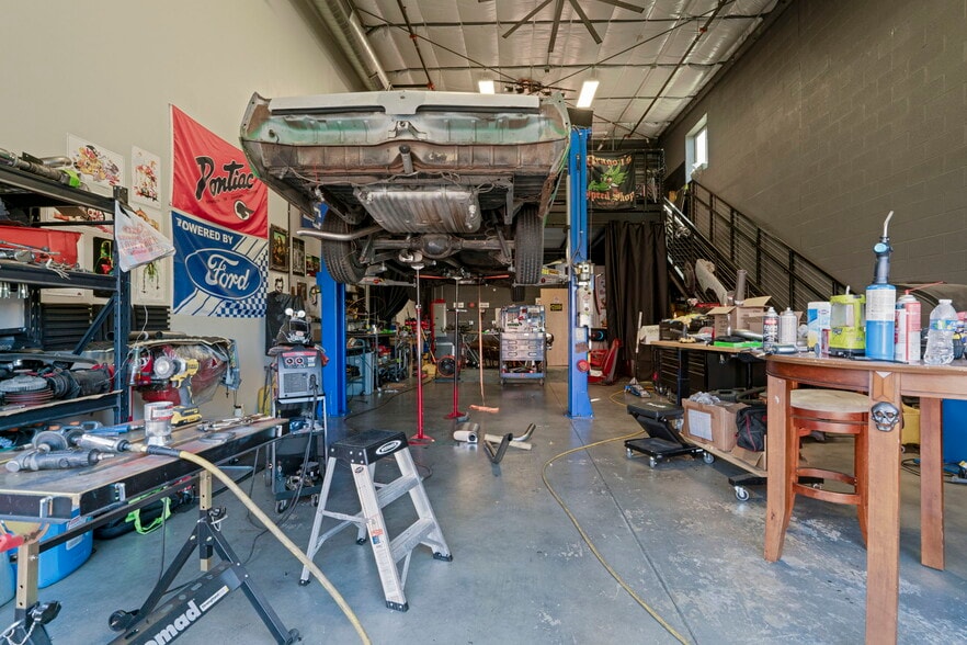 More Photos Of 2100 Double Creek Dr, Round Rock Warehouse For Sale