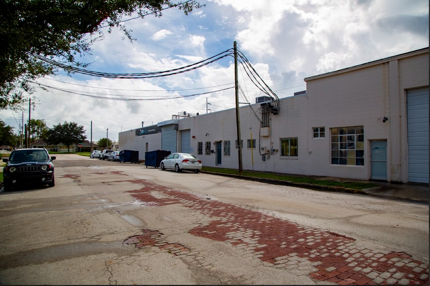 More Photos Of 1110 Sligh Blvd, Orlando Warehouse For Lease
