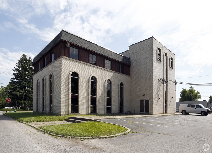 More Photos Of 1919 E 52nd St, Indianapolis Office For Lease