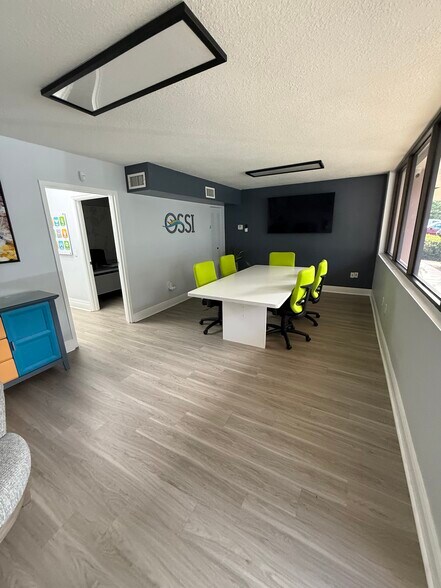 More Photos Of 4534-4598 N Hiatus Rd, Sunrise Warehouse For Lease