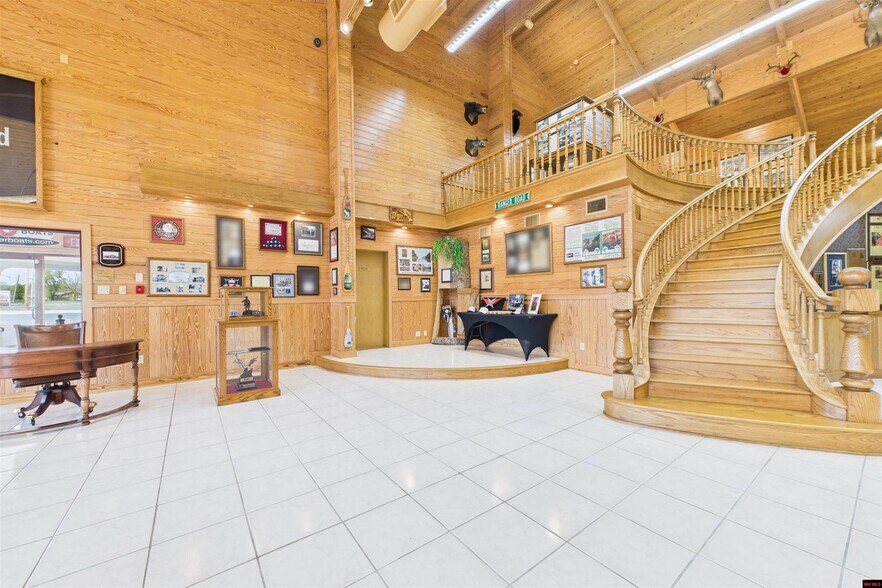 More Photos Of 25 Airport Rd, Flippin Lodge Meeting Hall For Sale