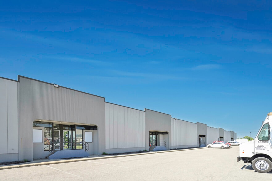 More Photos Of 5647-5763 W 85th St, Indianapolis Manufacturing For Lease