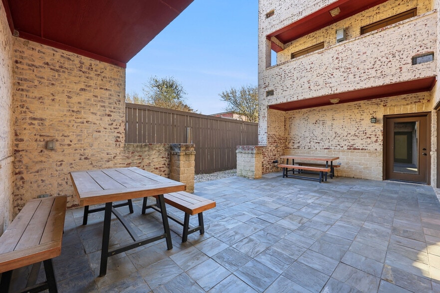 More Photos Of 5100 Mission Ave, Dallas Apartments For Sale