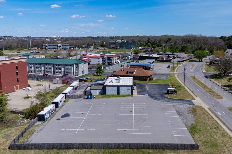 More Photos Of 3248 Blackwood Dr, Nashville Bar For Sale