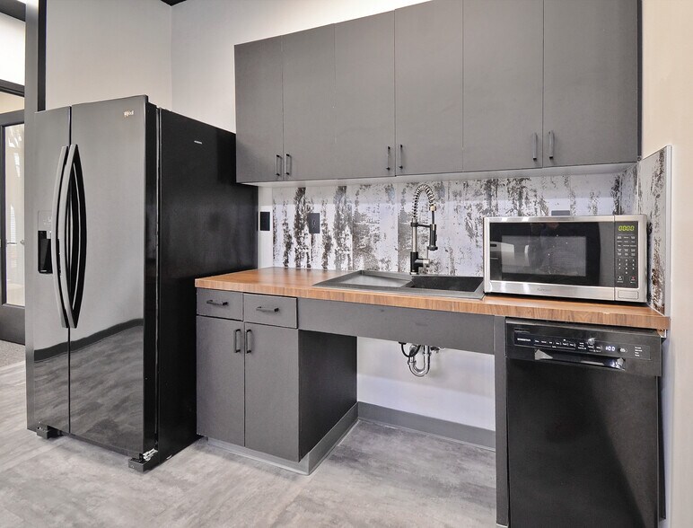 More Photos Of 1718 N Fry Rd, Houston Showroom For Lease