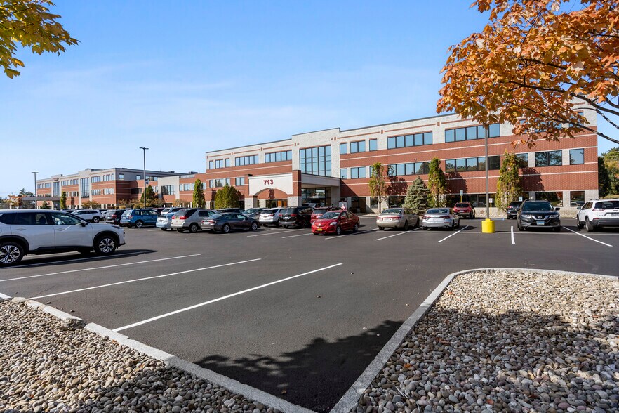 More Photos Of 711-713 Troy Schenectady Rd, Latham Medical For Lease