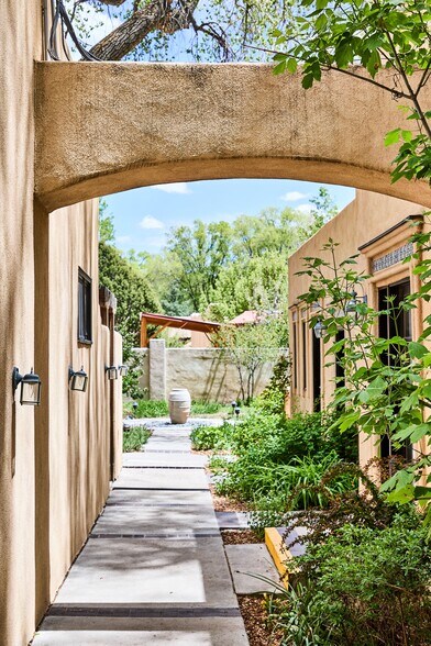 More Photos Of 405 Cordoba Ln, Taos Hotel For Sale