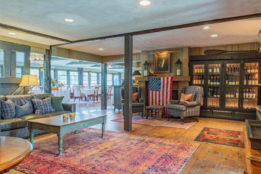 More Photos Of 157 Main St, Belgrade Hotel For Lease