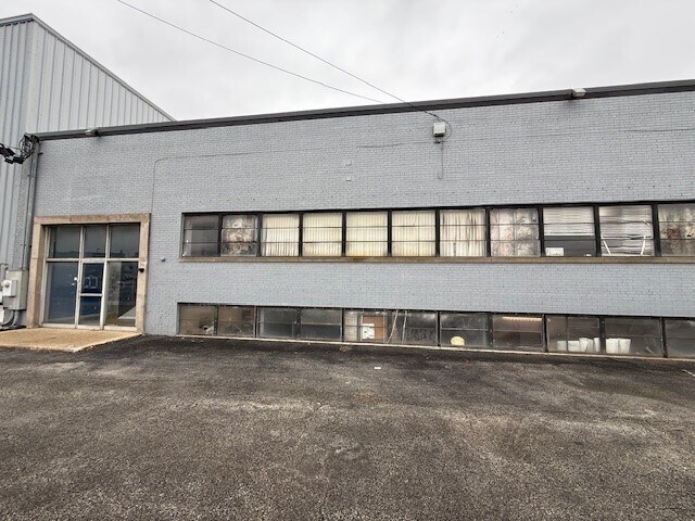 Primary Photo Of 4920 S Central Ave, Forest View Warehouse For Lease