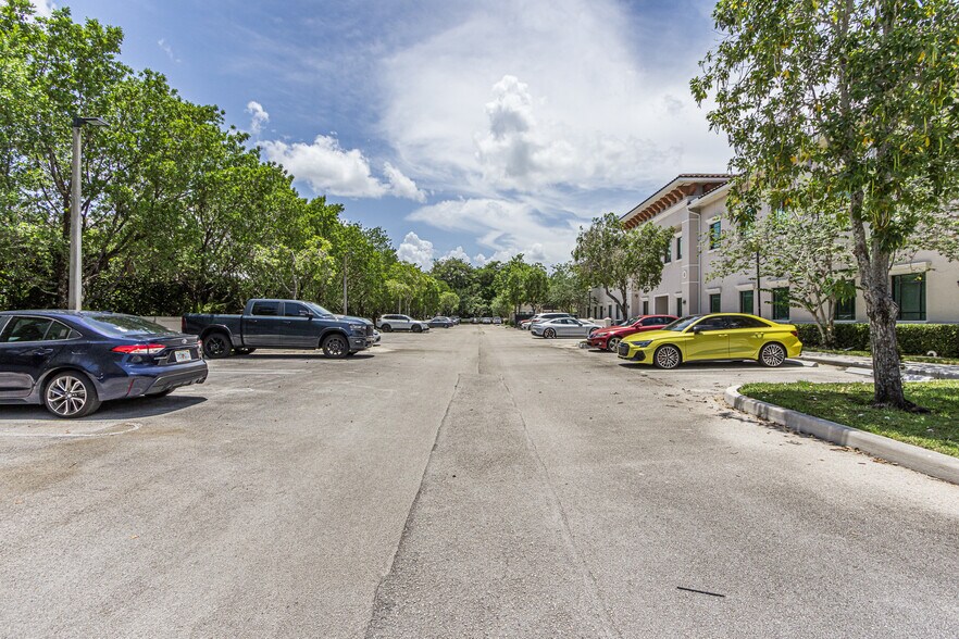 More Photos Of 10600 Griffin Rd, Cooper City Office For Sale