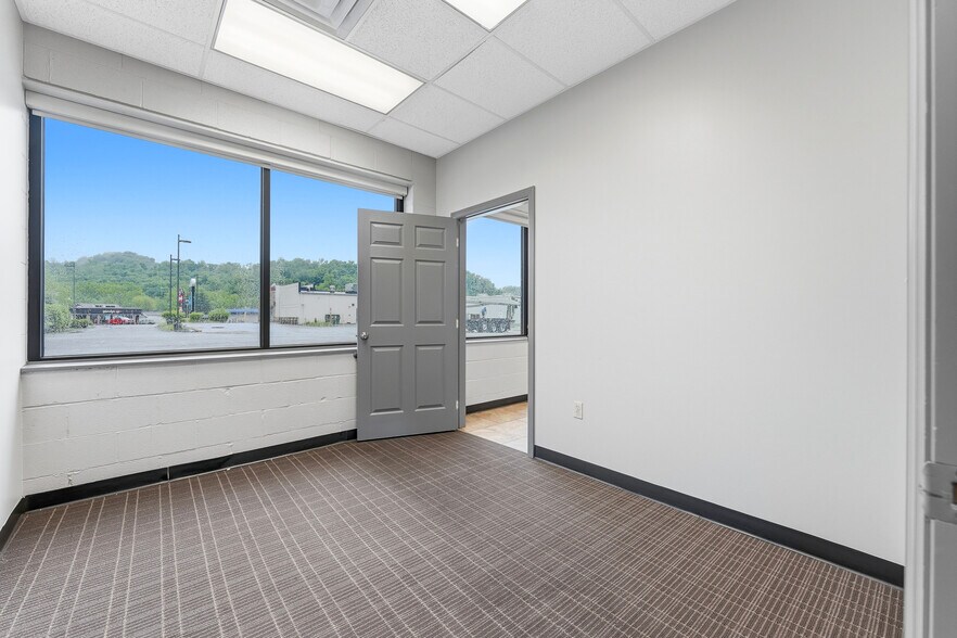 More Photos Of 34 Sterling Dr, Morgantown Flex For Lease