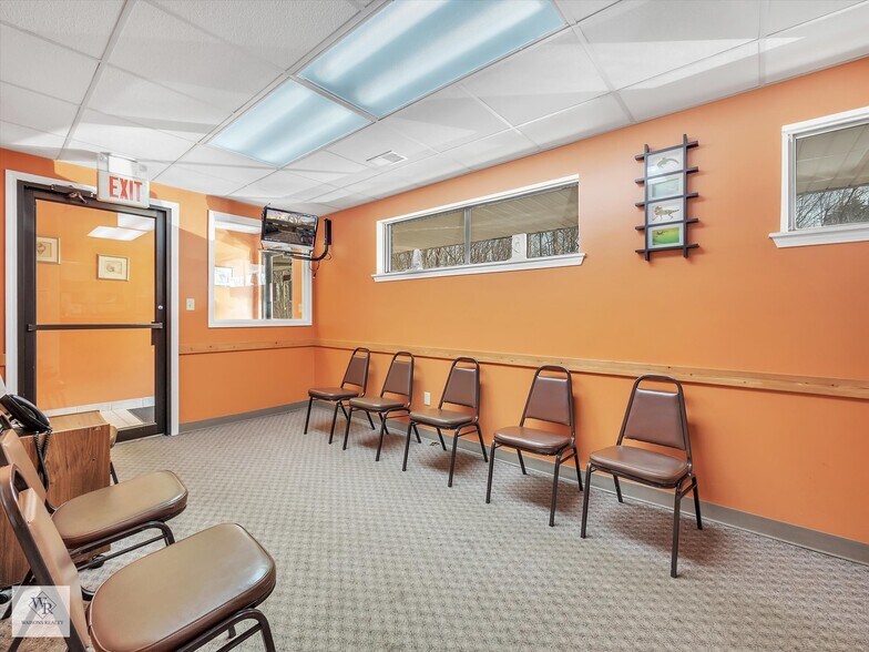 More Photos Of 25400-25430 Goddard Rd, Taylor Medical For Sale