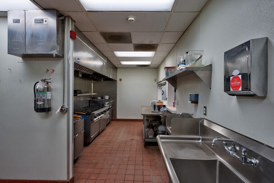 More Photos Of 369 N Palm Canyon Dr, Palm Springs Restaurant For Lease