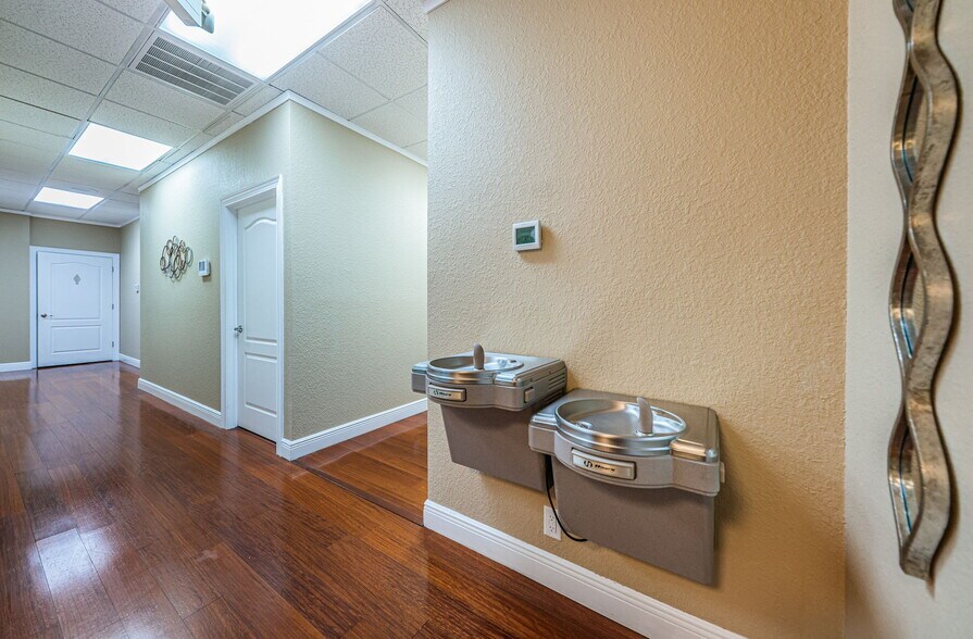 More Photos Of 3023 Eastland Blvd, Clearwater Office For Sale