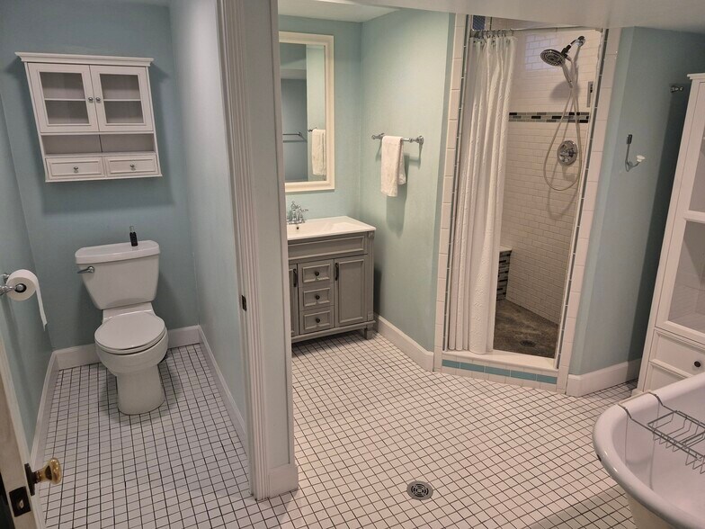 More Photos Of 130 Elm St, Windsor General Retail For Sale