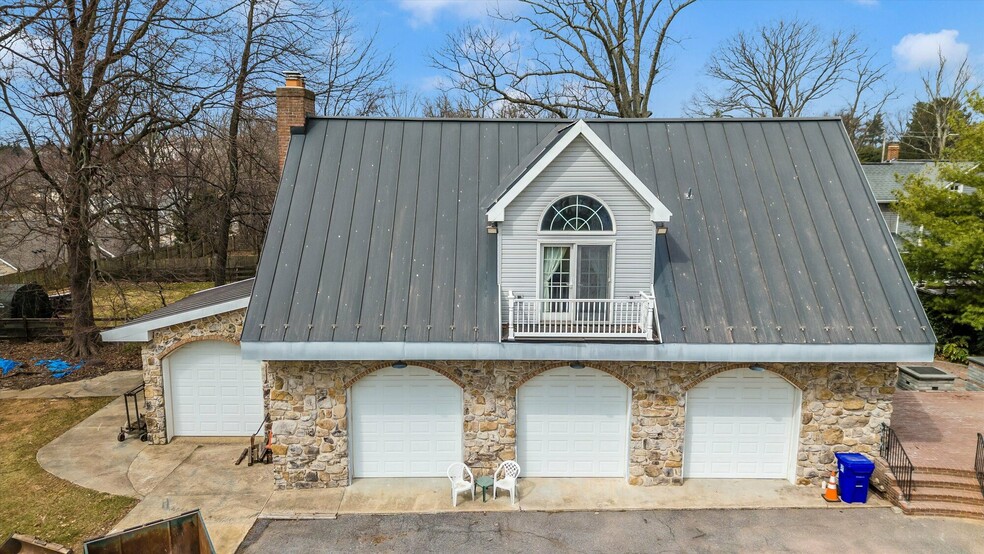 More Photos Of 806 Park Ave, Mount Airy Office For Sale