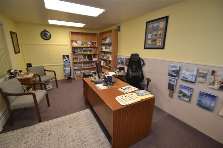 More Photos Of 450 E Main St, Palmyra General Retail For Sale