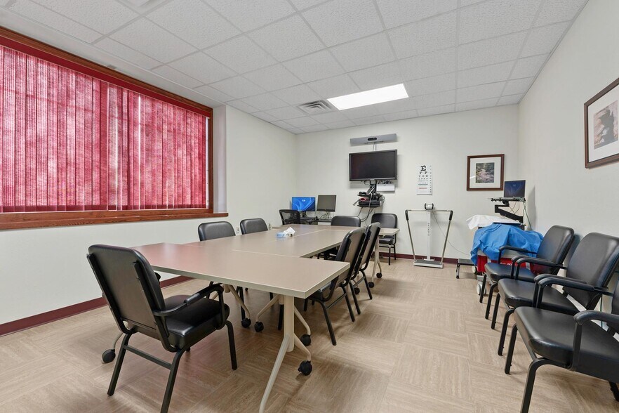 More Photos Of 629 W Cloverland Dr, Ironwood Storefront For Sale