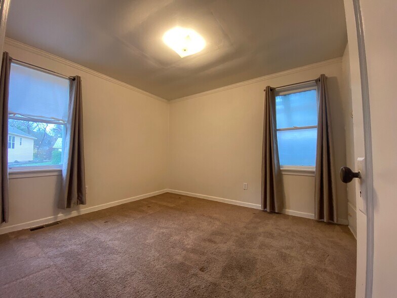 More Photos Of 6403 Tompkins Ct, West Linn Multifamily For Sale