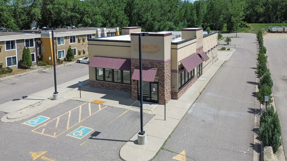 More Photos Of 101 W Lind St, Mankato Fast Food For Lease