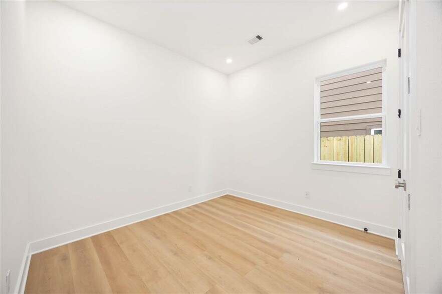 More Photos Of 422 E 41st St, Houston Multifamily For Sale