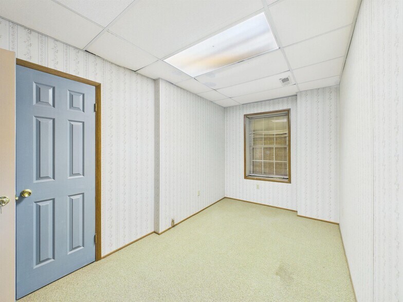 More Photos Of 123 S 3rd St, Ironton Storefront Retail Office For Sale