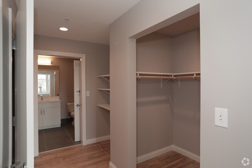 More Photos Of 2658 Scranton Rd, Cleveland Apartments For Lease