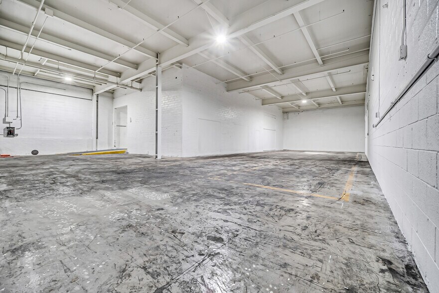 More Photos Of 799 E 73rd St, Cleveland Warehouse For Lease