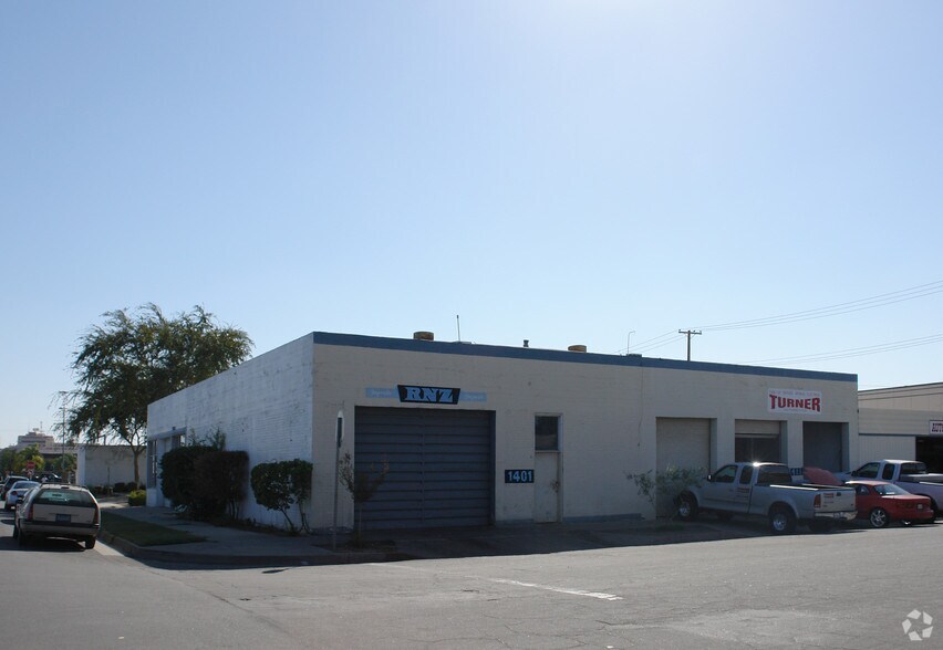Primary Photo Of 1401-1411 25th St, Bakersfield Auto Repair For Sale