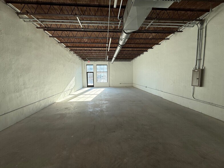 More Photos Of 201 Elm Ave, Waco Storefront Retail Office For Lease