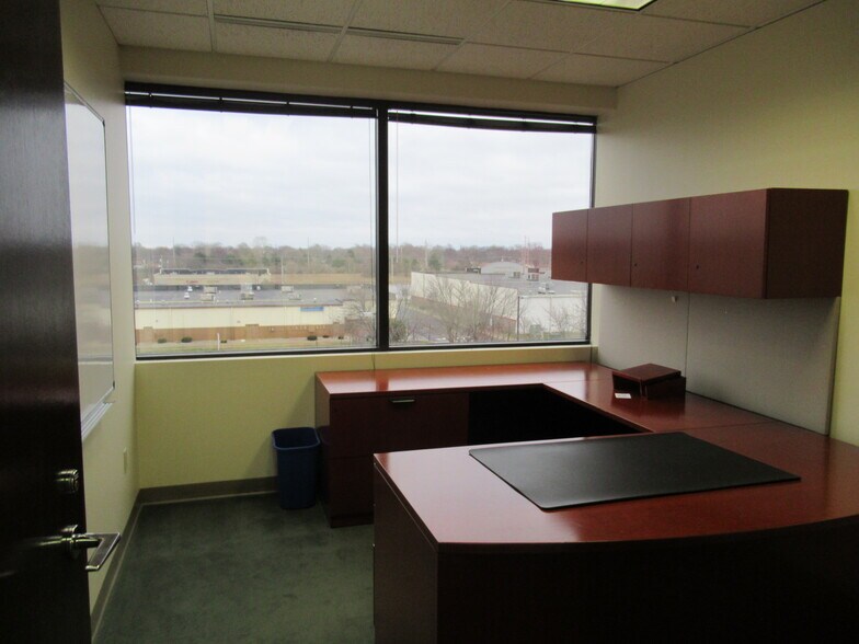 More Photos Of 3201 W White Oaks Dr, Springfield Office For Sale