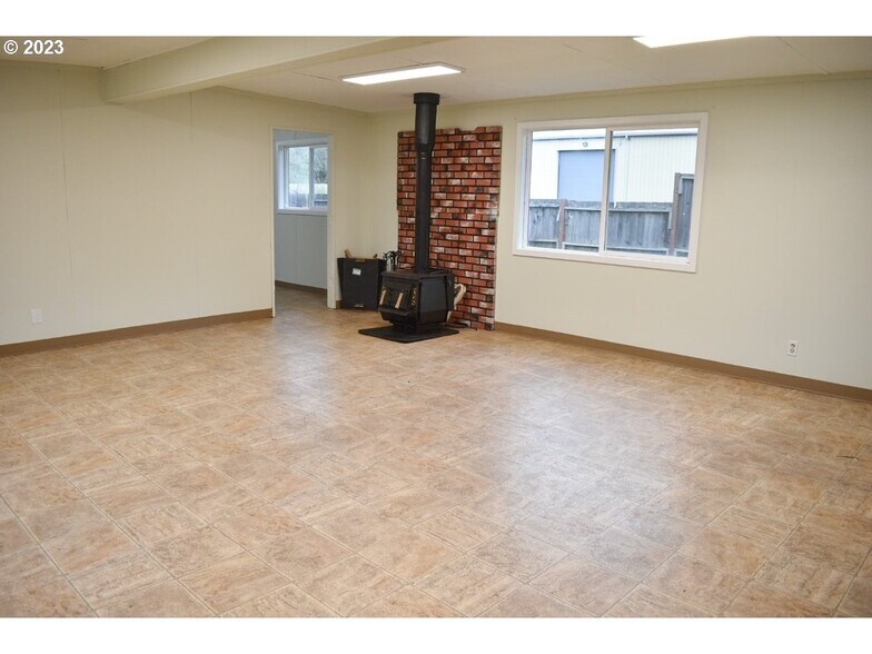 More Photos Of 121 Deady Crossing Rd, Sutherlin Warehouse For Sale