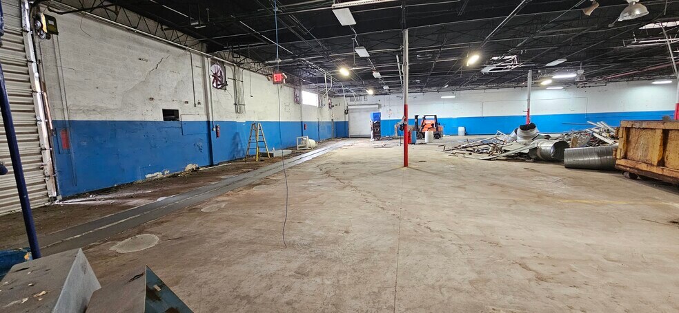 More Photos Of 2320 NW 147th St, Opa-locka Warehouse For Lease