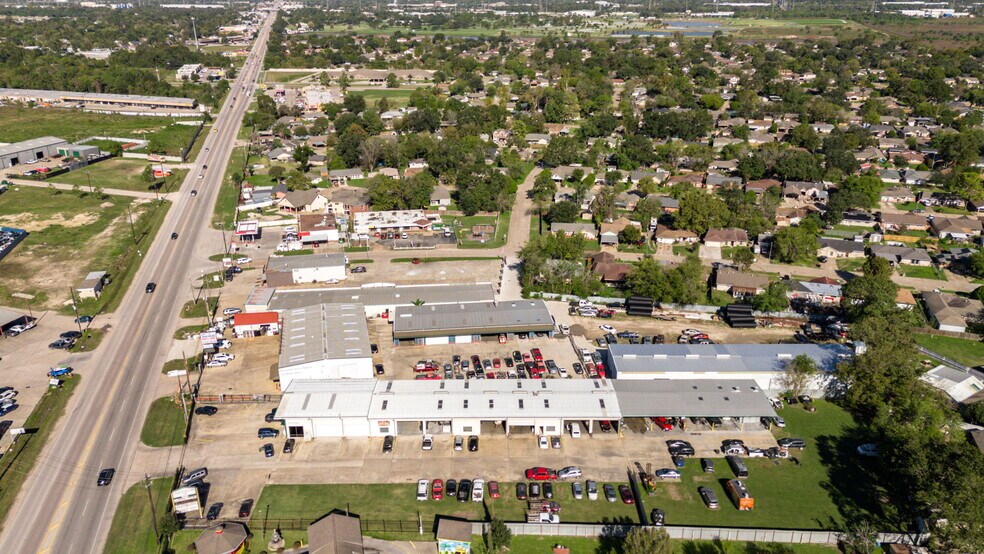 More Photos Of 10060 Veterans Memorial Rd, Houston Warehouse For Sale