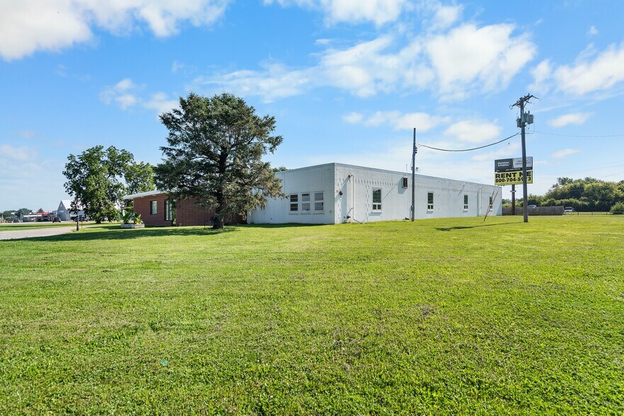 More Photos Of 3050 Wagner Rd, Waterloo Freestanding For Sale