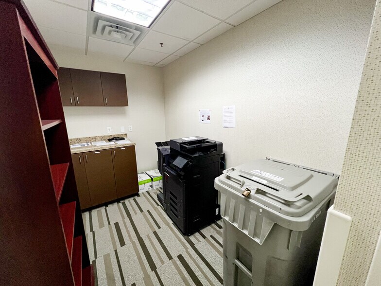 More Photos Of 500 W Illinois Ave, Midland Office For Lease