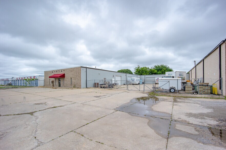 More Photos Of 1835 Industrial Blvd, Norman Warehouse For Sale