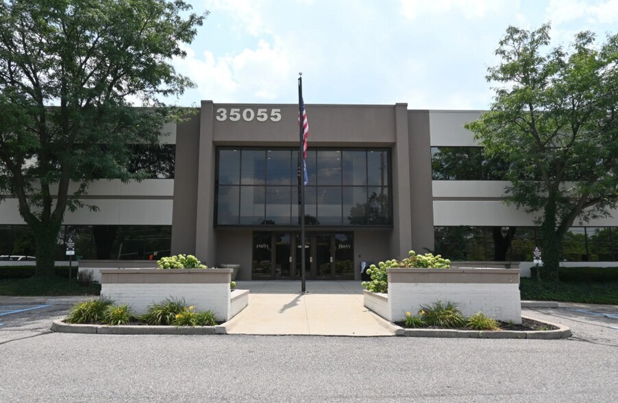Primary Photo Of 35055 W 12 Mile Rd, Farmington Hills Office For Lease