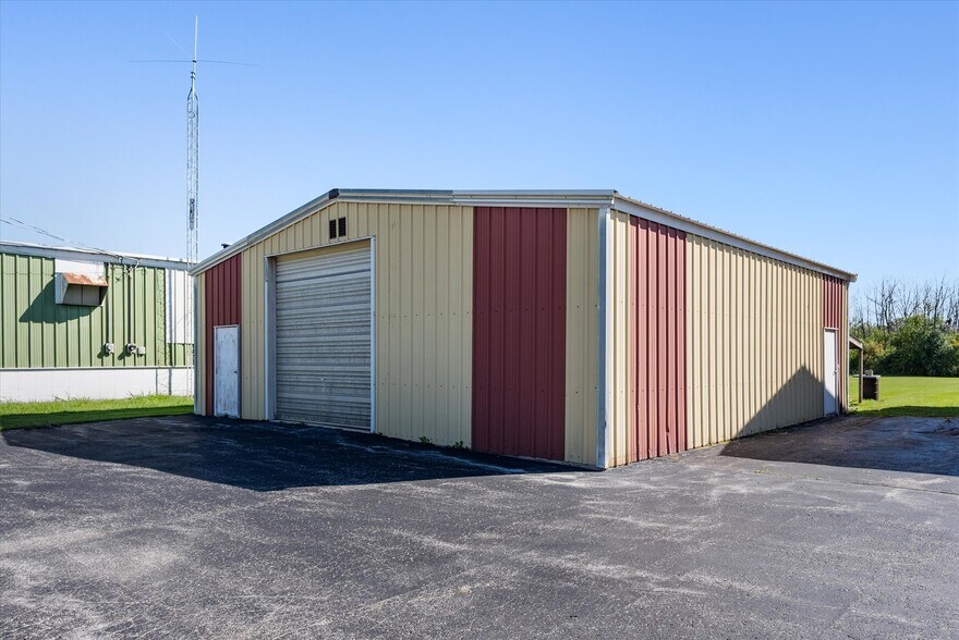 More Photos Of 214 N Commerce St, Cedar Grove Auto Repair For Sale