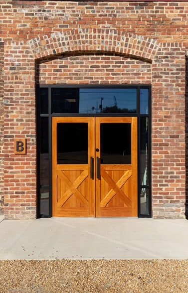More Photos Of 416 3rd St, Petersburg Loft Creative Space For Lease