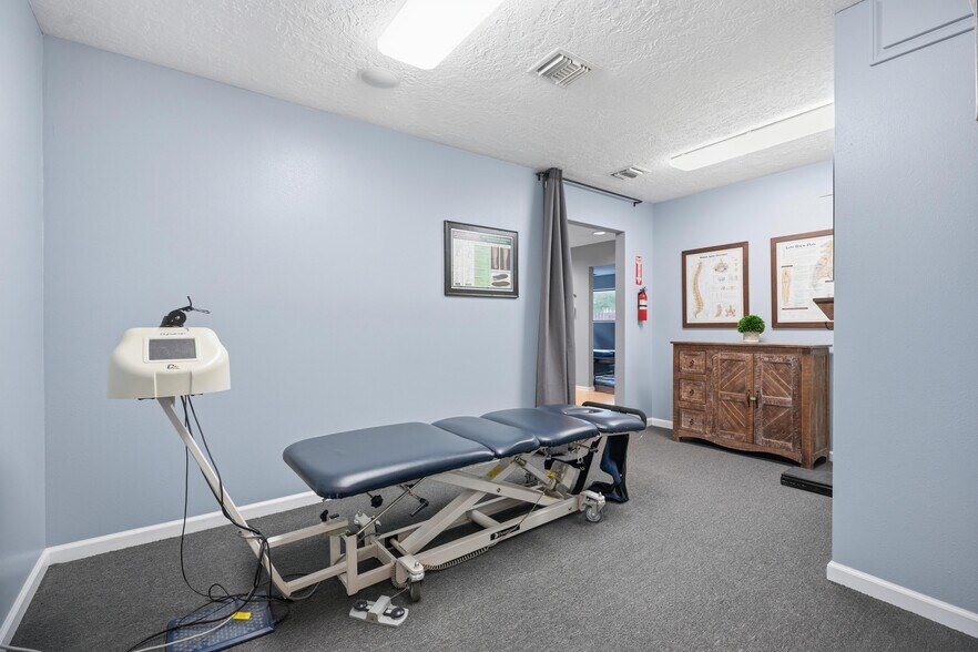 More Photos Of 12325 Scarsdale Blvd, Houston Medical For Sale