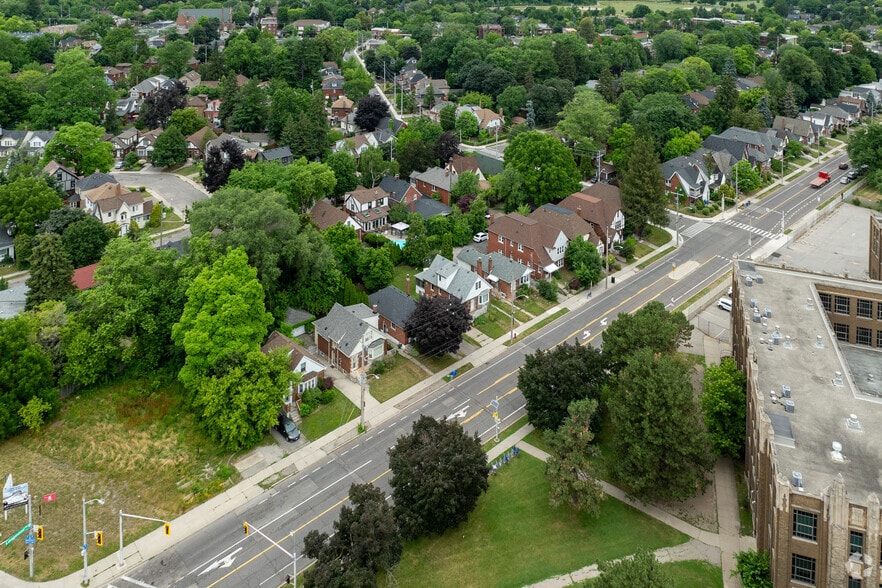 More Photos Of 104 Longwood Rd S, Hamilton Multifamily For Sale