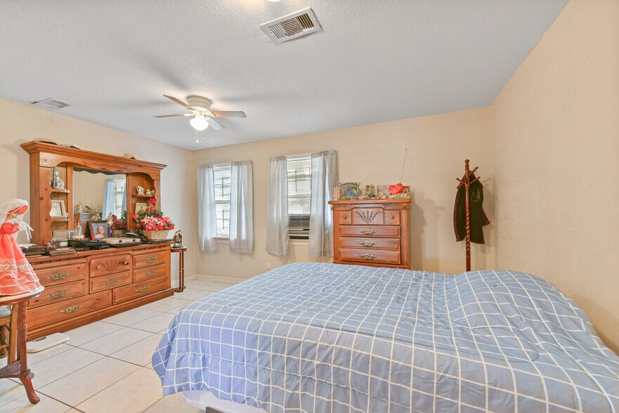 More Photos Of 1804 36th St N, Texas City Multifamily For Sale