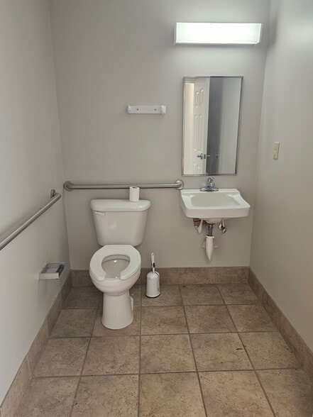 More Photos Of 2013 Lawrenceville Suwanee Rd, Lawrenceville Office For Lease