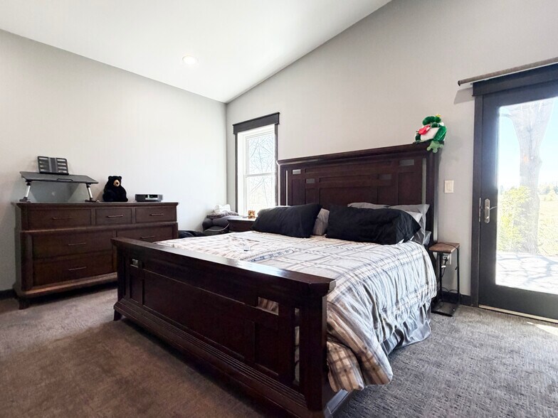 More Photos Of 359 Elm st, New Auburn Freestanding For Sale