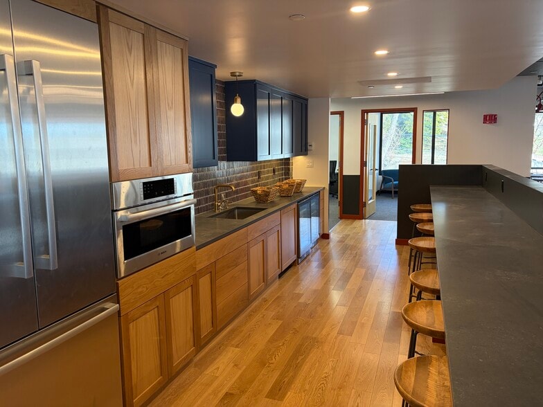 More Photos Of 200 Pemberwick Rd, Greenwich Loft Creative Space For Lease