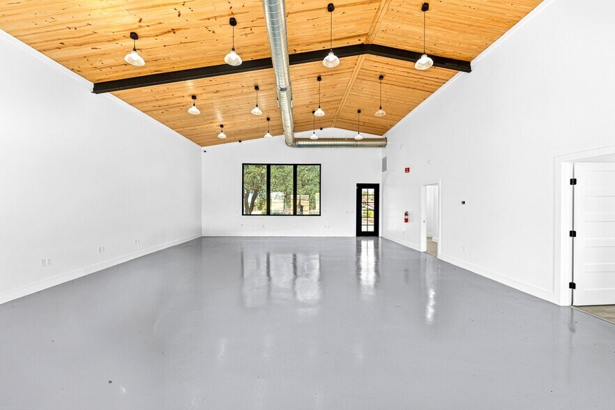 More Photos Of 13747 US Highway 87 S, Adkins Flex For Lease